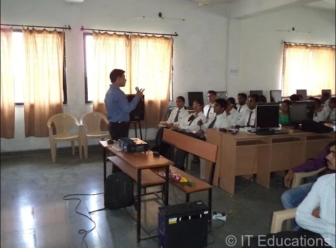 Engineering Project Maker in Nagpur - College Seminar 1
